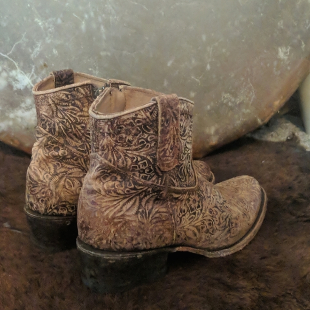 CORRAL C3056 handcrafted distressed tan embossed leather ankle boot/booties sz 9 - Picture 6 of 15